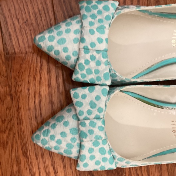 And Klein turquoise and white close toed heels - Picture 2 of 7